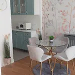 Апартаменти Luxury New Private Parking Self Check In