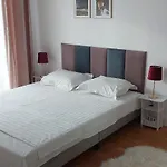 Luxury New Private Parking Self Check In Апартаменти Бухарест