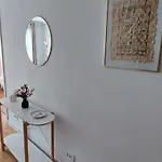 Luxury New Private Parking Self Check In Апартаменти