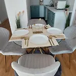 Апартаменти Luxury New Private Parking Self Check In Бухарест