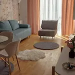 Апартаменти Luxury New Private Parking Self Check In *