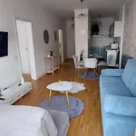 Апартаменти Luxury New Private Parking Self Check In *