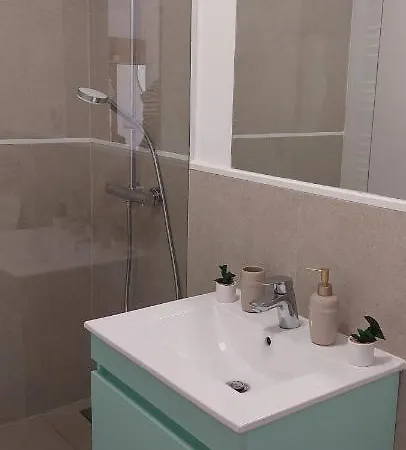 Luxury New Private Parking Self Check In