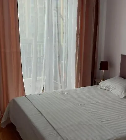 Luxury New Private Parking Apartament