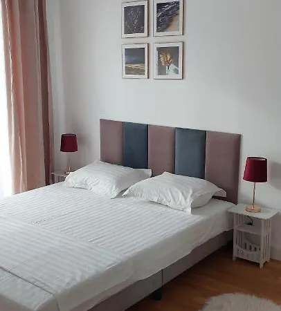 Luxury New Private Parking Self Check In Apartment