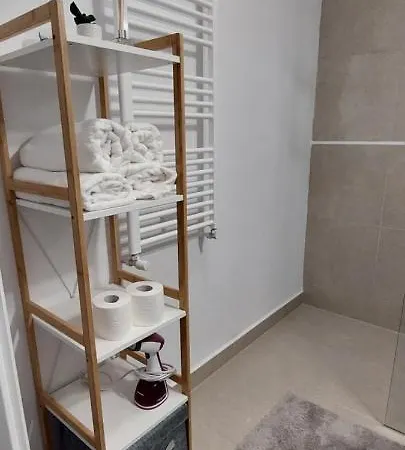 Luxury New Private Parking Self Check In * Bukurešť