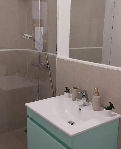 Luxury New Private Parking Self Check In