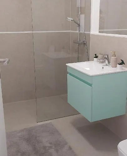 Luxury New Private Parking Self Check In Apartment *