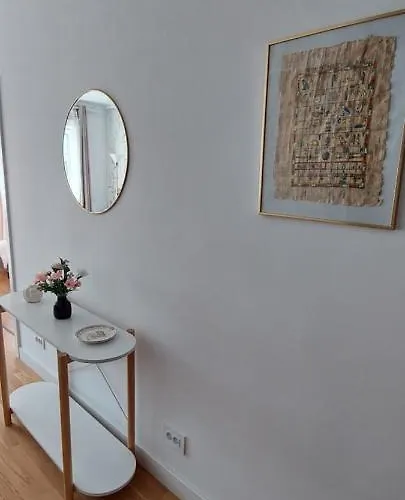 Luxury New Private Parking Self Check In Apartment