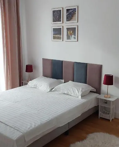 Luxury New Private Parking Self Check In Apartament